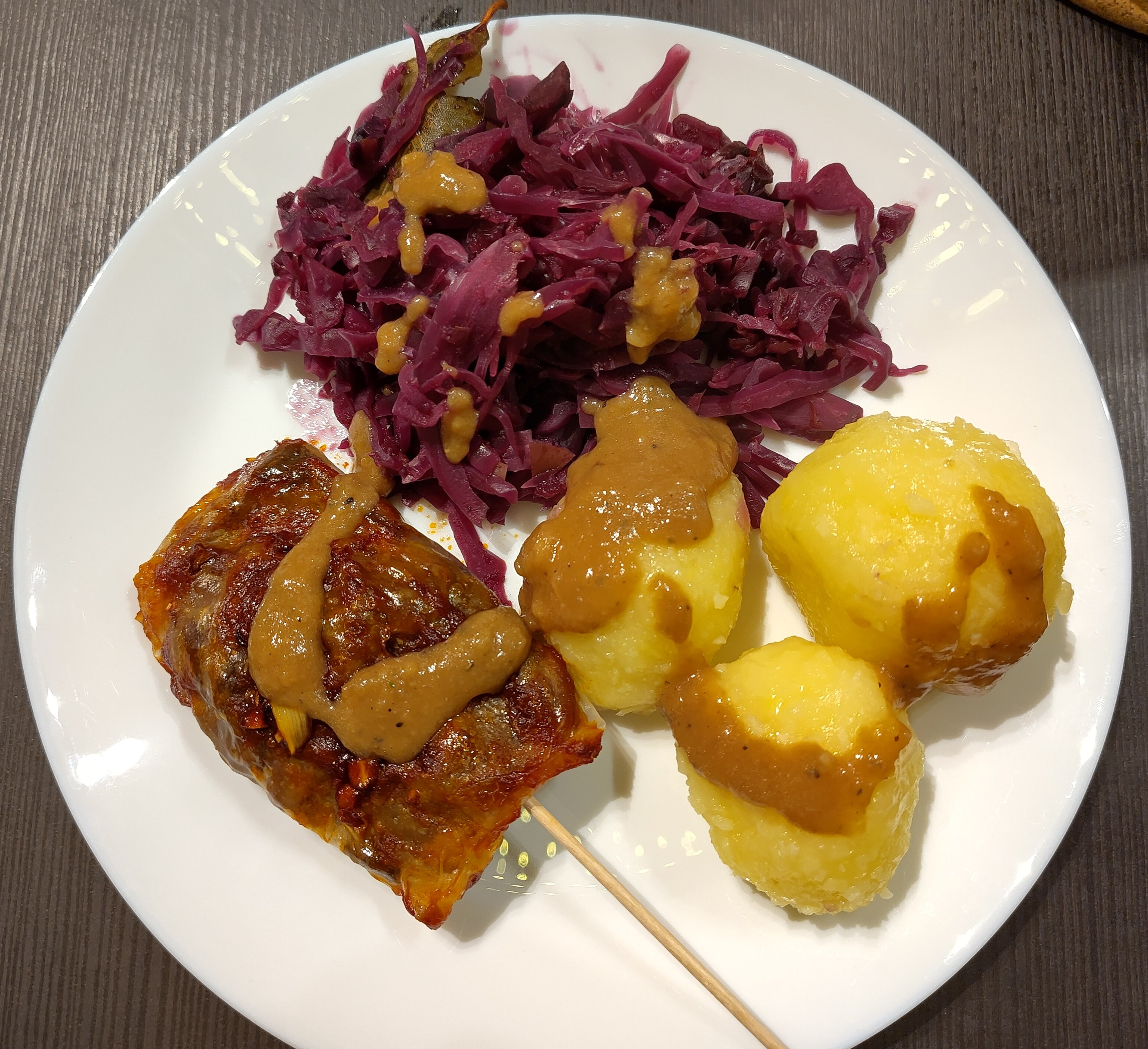 Austernente mit Rotkohl und Kloeße.jpg